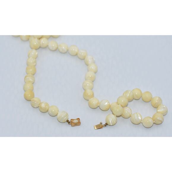 Vintage Art Deco Large Mother of Pearl Knotted Beaded Necklace - Picture 4 of 6